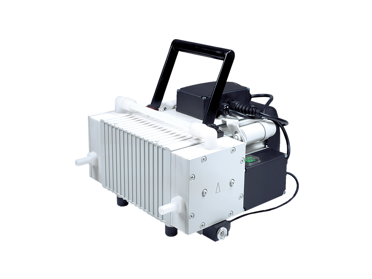 Lab_product_N_860.3FT.40.18_side_2020_1200px_900px Chemiefeste Membran-Vakuumpumpe mit PTFE Pumpenköpfen