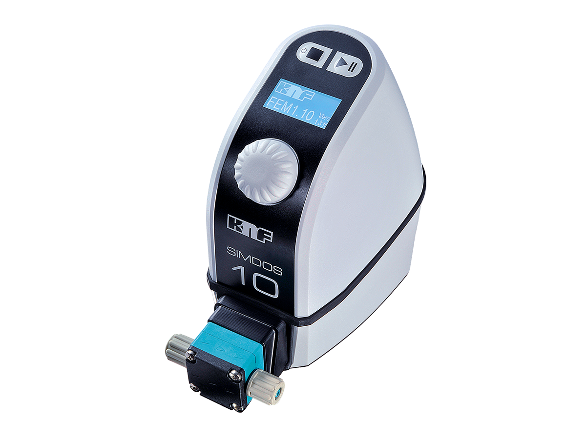 Lab_product_SIMDOS_FEM1.10KT.18RC2_side_2020_1200px_900px Chemiefeste Membran-Dosierpumpe für Flüssigkeiten. Der Einsatz von chemiefesten Werkstoffen wie z.B. PTFE